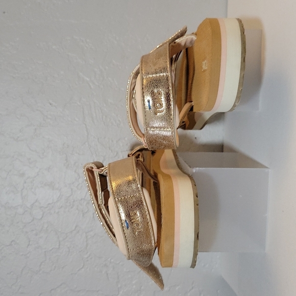 TOM'S Ray Metallic Hook Loop Straps Sandals 9 - Picture 6 of 11